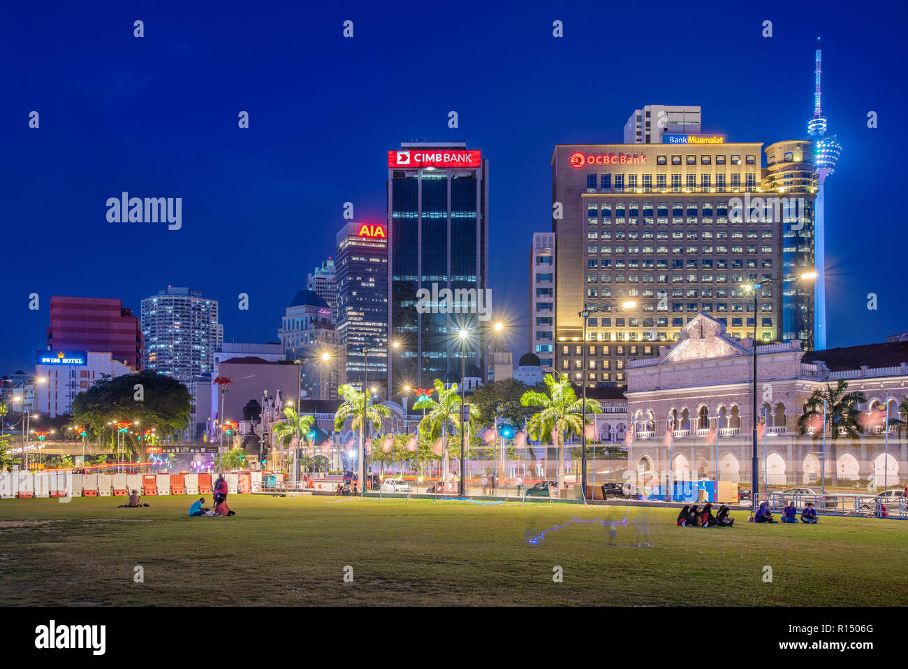 KUALA LUMPUR, MALAISIE - 20 juillet : vue de la nuit de quartier des édifices de la ville prises de Merdeka Square, le 20 juillet 2018 à Kuala Lumpur Banque D'Images