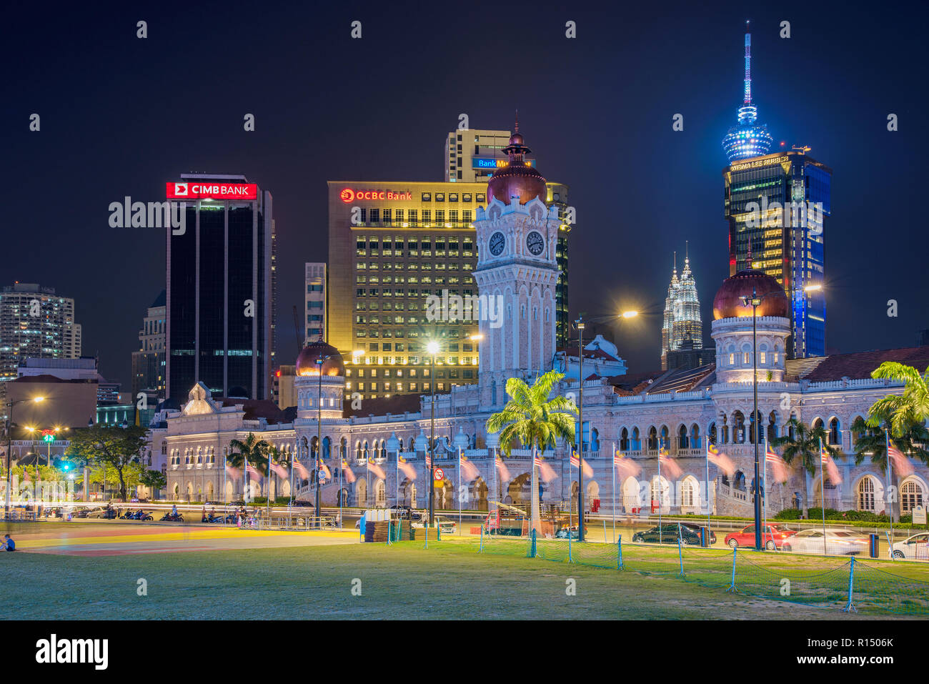 KUALA LUMPUR, MALAISIE - 20 juillet : nuit vue du Sultan Abdul Samad et l'architecture moderne en Merdeka Square, le 20 juillet 2018 à Kuala Lumpur Banque D'Images
