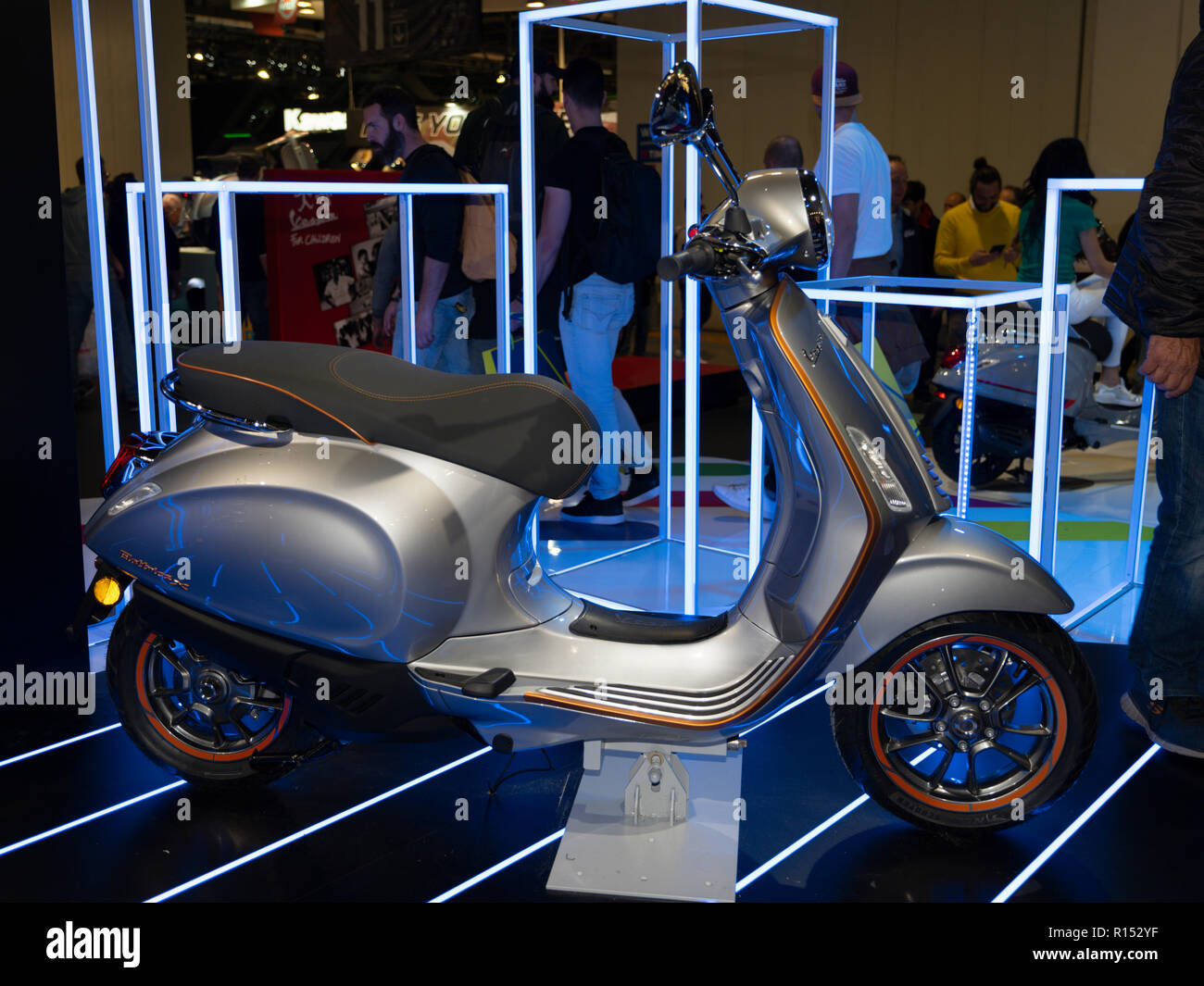 MILAN, ITALIE - 07 NOVEMBRE 2018 : Gamme Vespa à EICMA Moto show Banque D'Images