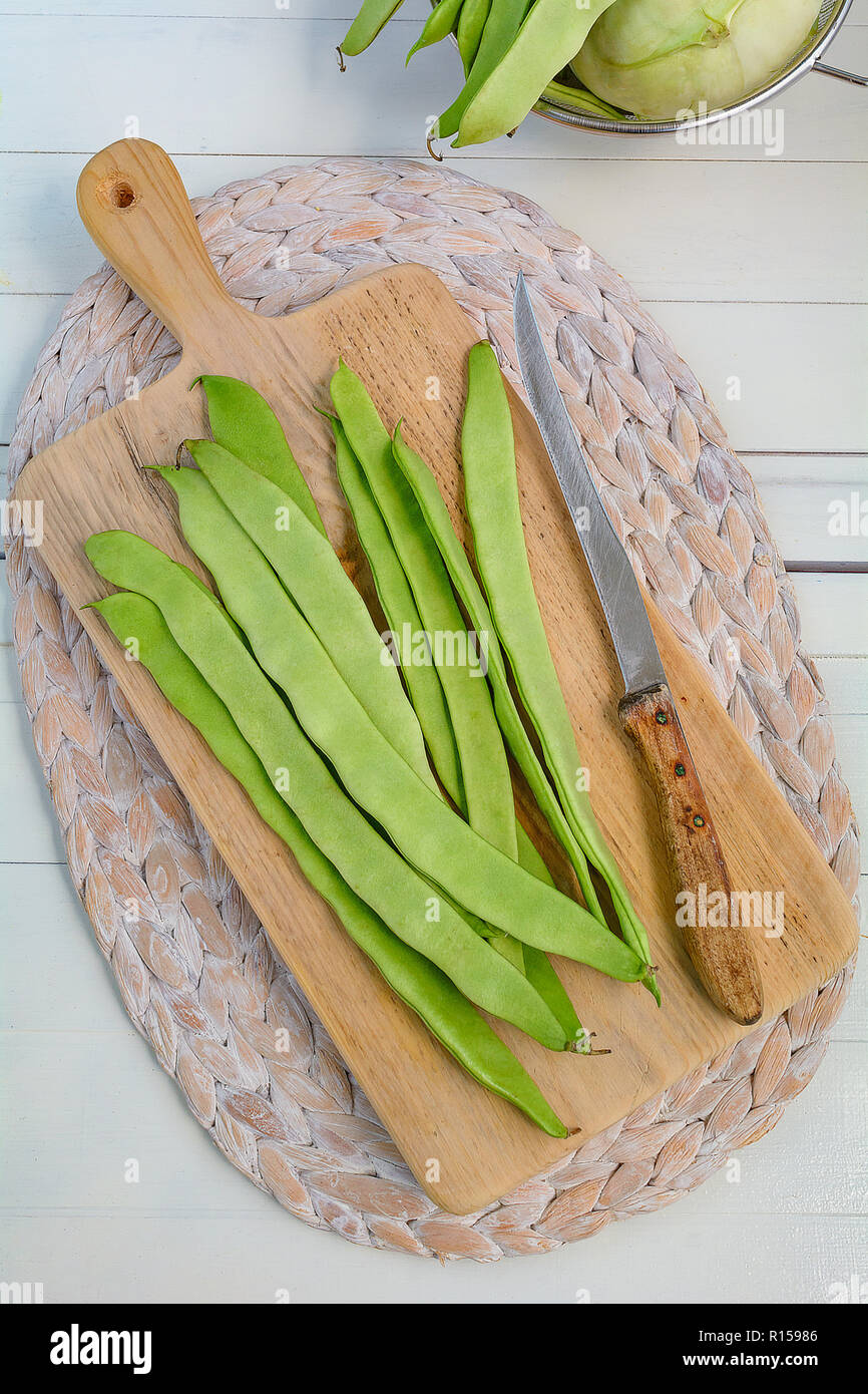 Haricots verts allongé sur un bac Banque D'Images