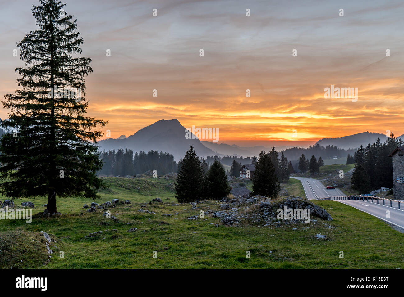 À 2 501,9 mètres au-dessus du niveau de la mer, Säntis est la plus haute montagne dans le massif de l'Alpstein du nord-est de la Suisse. Banque D'Images