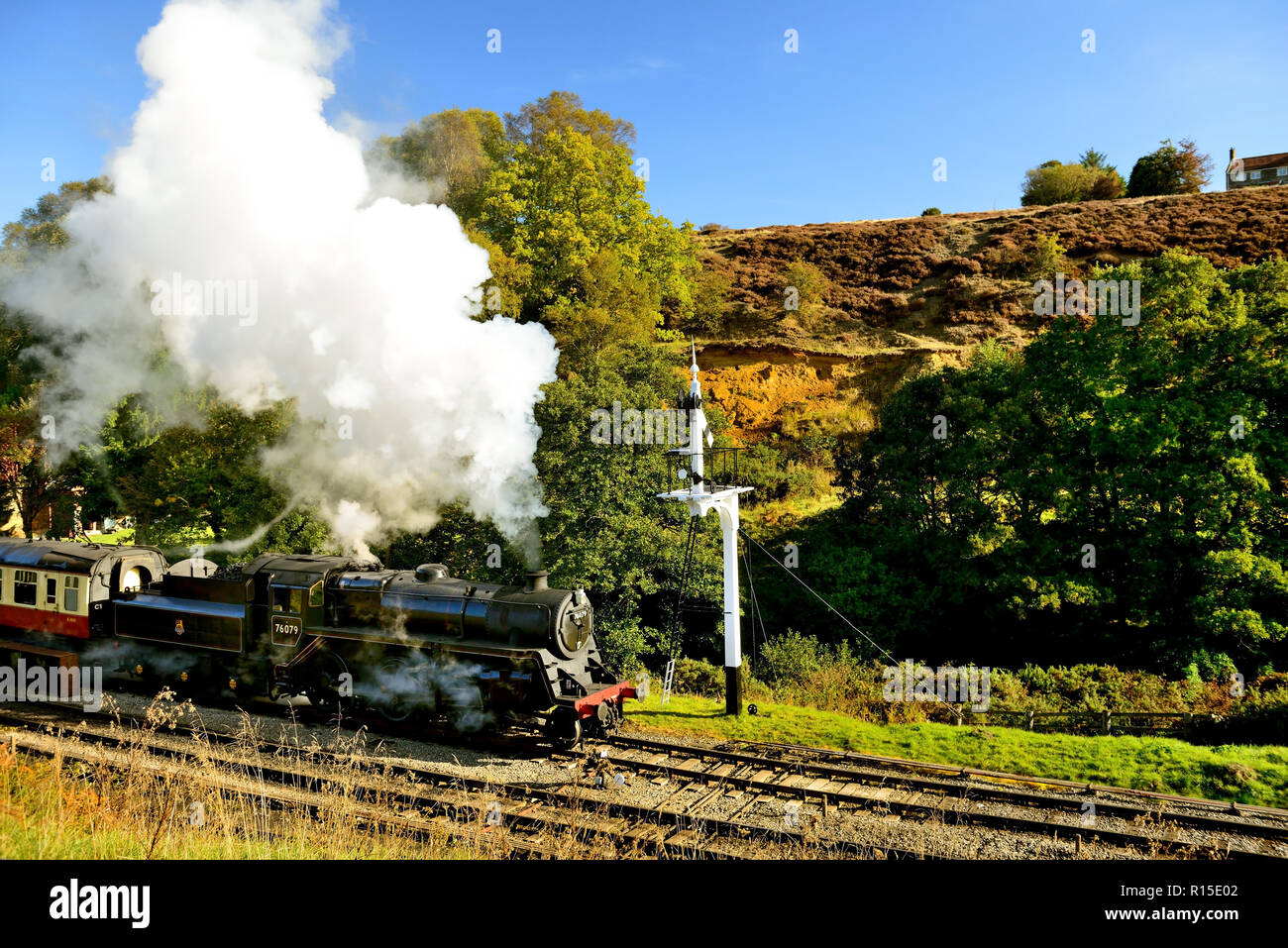 Départ en train à vapeur sur le Goathland North York Moors Railway. Banque D'Images