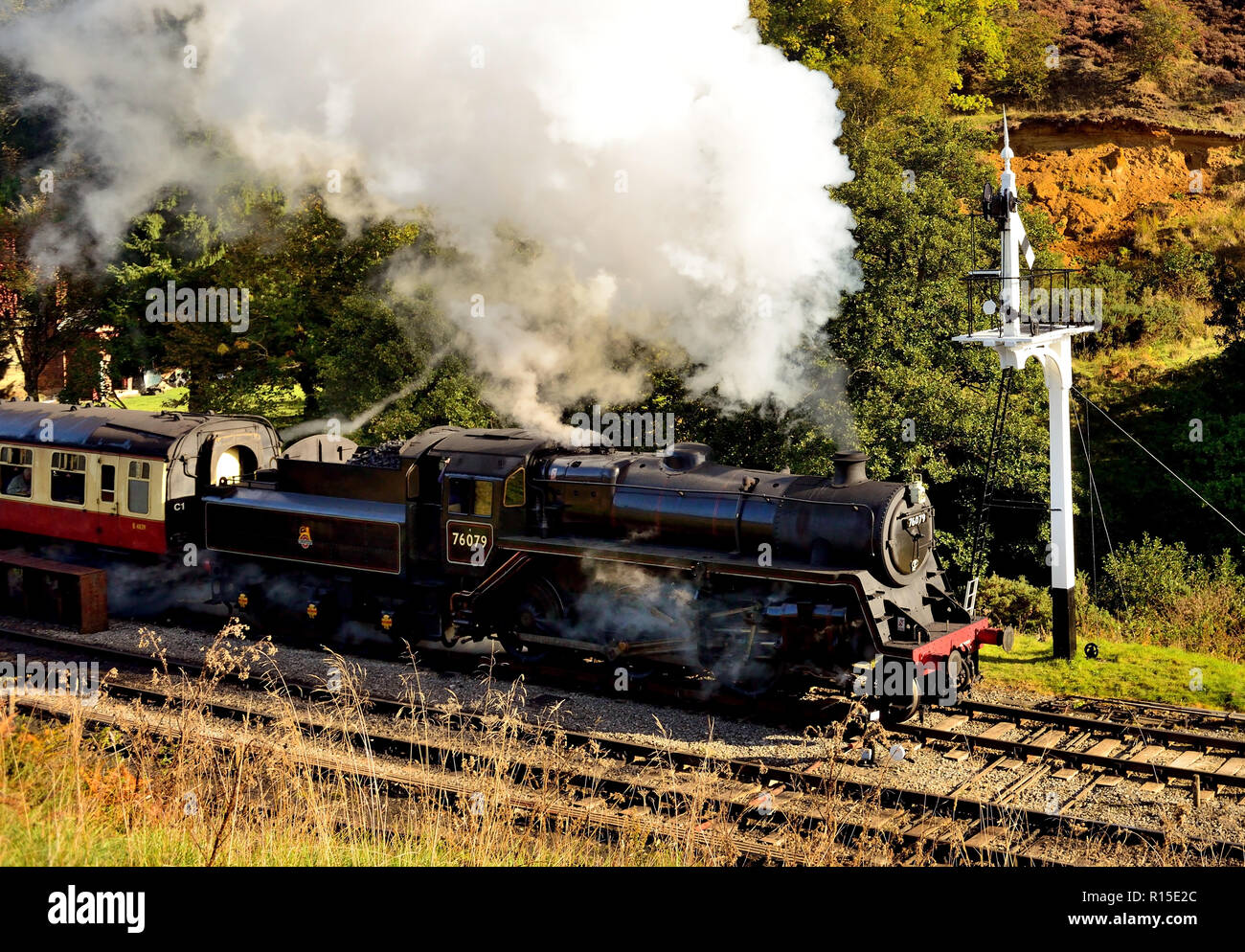 Départ en train à vapeur sur le Goathland North York Moors Railway. Banque D'Images