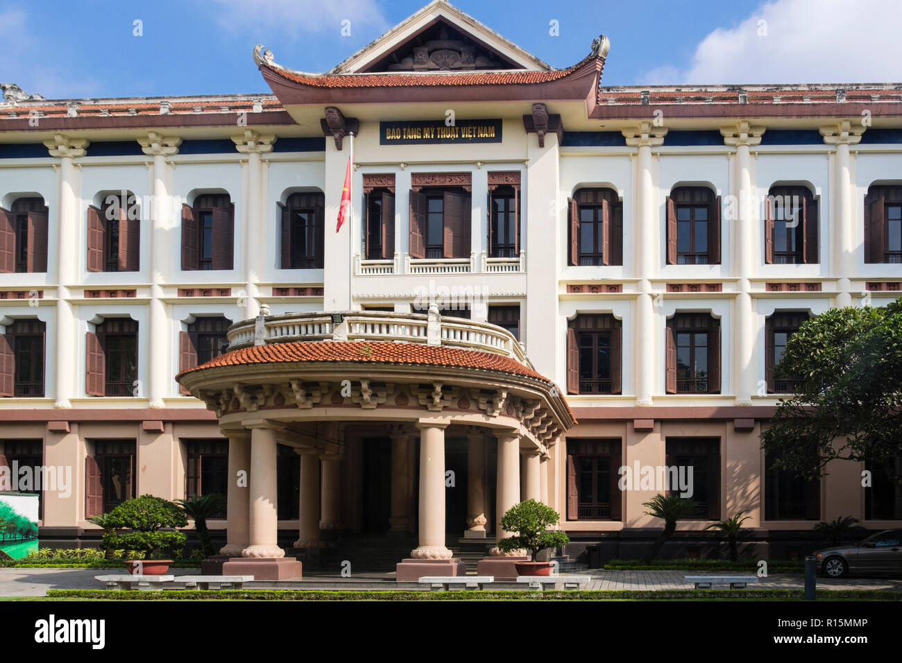 Porte d'entrée au Musée national des beaux-arts ou Bao Tang Ma Thuat. Hanoi, Vietnam, Asie Banque D'Images