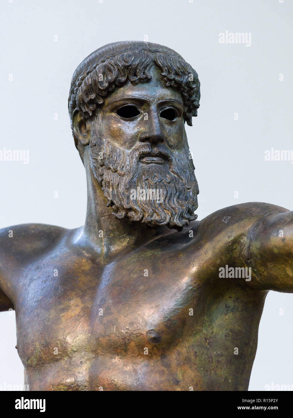 Athènes. La Grèce. L'Artemision, bronze statue représentant Poséidon ou Zeus, le grec ancien sculpture du style sévère, du ca. 460 National de la C.-B. Banque D'Images