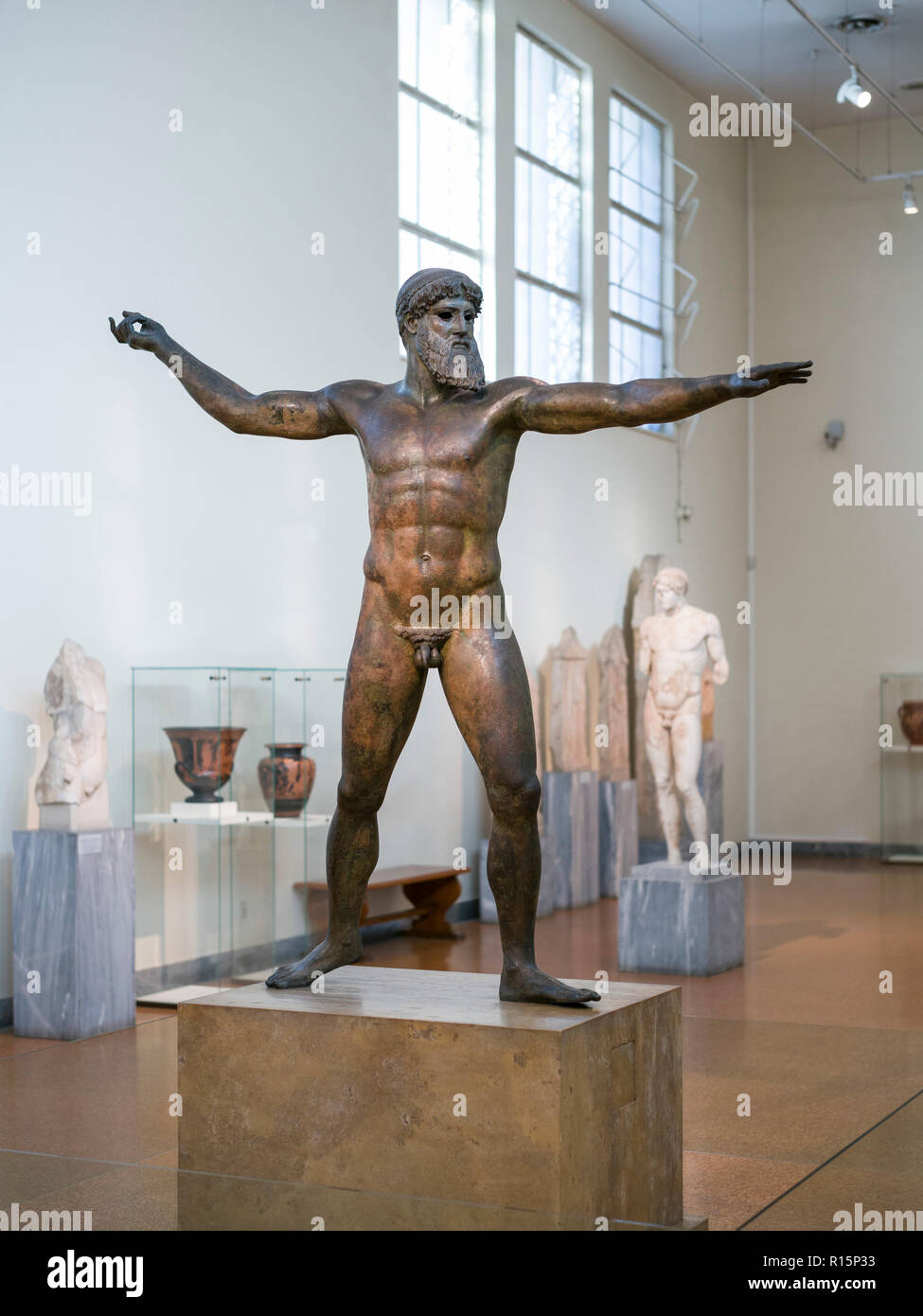 Athènes. La Grèce. L'Artemision, bronze statue représentant Poséidon ou Zeus, le grec ancien sculpture du style sévère, du ca. 460 National de la C.-B. Banque D'Images