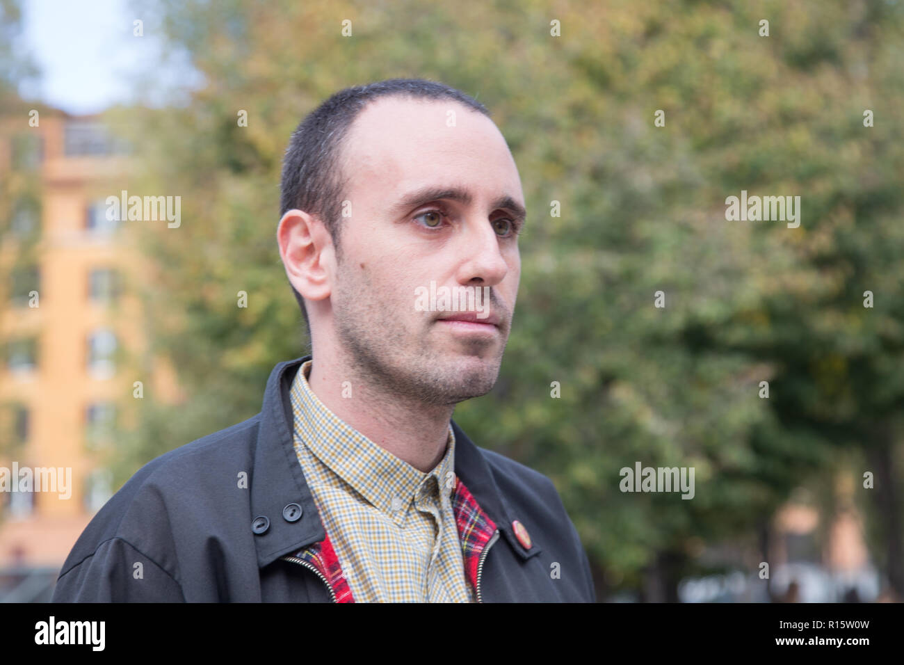 Roma, Italie. 09Th Nov, 2018. Le dessinateur italien Zerocalcare, pseudonyme de Michele Rech Inauguration de l'exposition 'Zerocalcare Scavare Fossati · Nutrire Coccodrilli" au Maxxi de Rome Crédit : Matteo Nardone/Pacific Press/Alamy Live News Banque D'Images