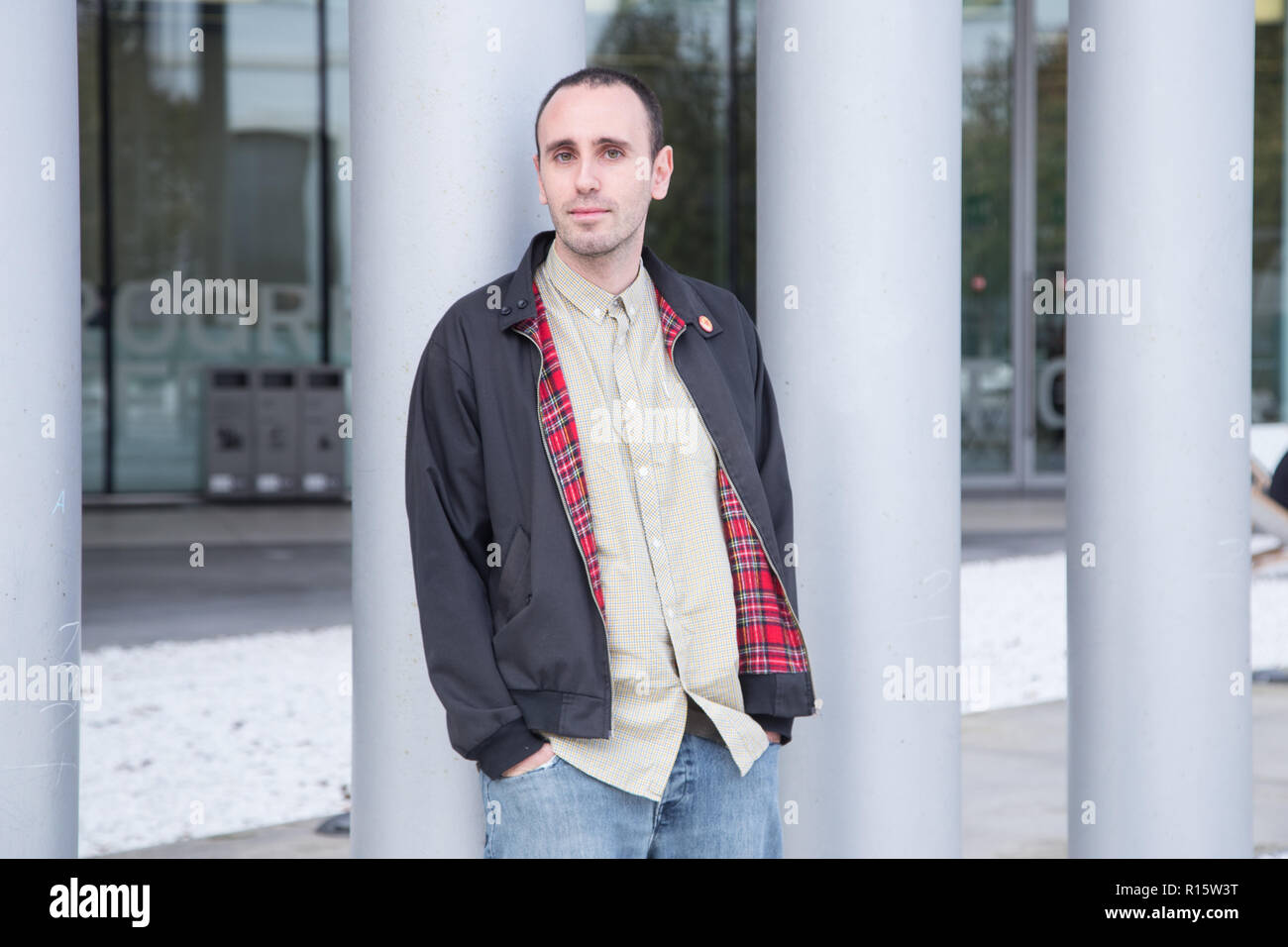 Roma, Italie. 09Th Nov, 2018. Le dessinateur italien Zerocalcare, pseudonyme de Michele Rech Inauguration de l'exposition 'Zerocalcare Scavare Fossati · Nutrire Coccodrilli" au Maxxi de Rome Crédit : Matteo Nardone/Pacific Press/Alamy Live News Banque D'Images