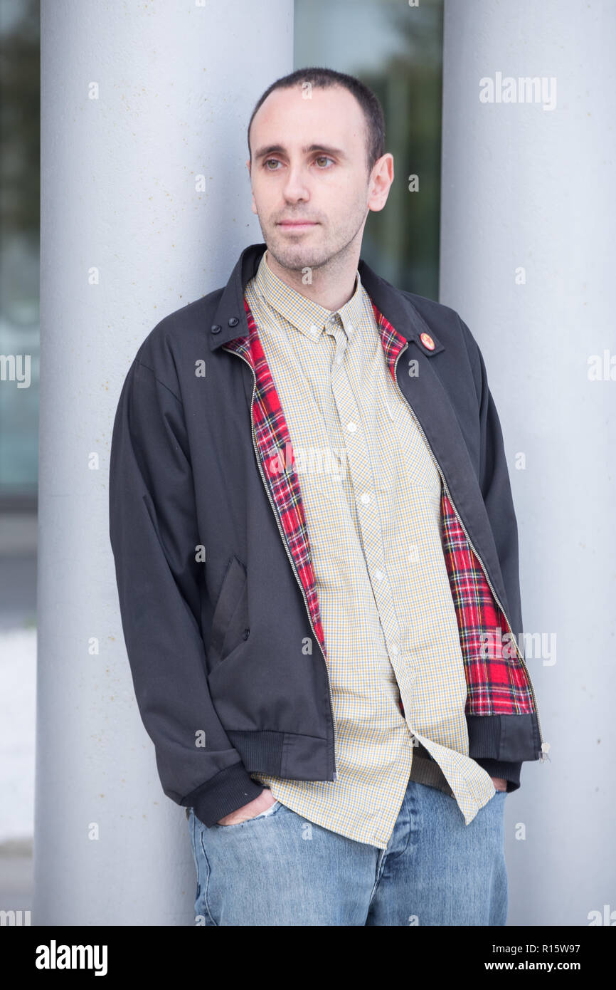 Roma, Italie. 09Th Nov, 2018. Le dessinateur italien Zerocalcare, pseudonyme de Michele Rech Inauguration de l'exposition 'Zerocalcare Scavare Fossati · Nutrire Coccodrilli" au Maxxi de Rome Crédit : Matteo Nardone/Pacific Press/Alamy Live News Banque D'Images