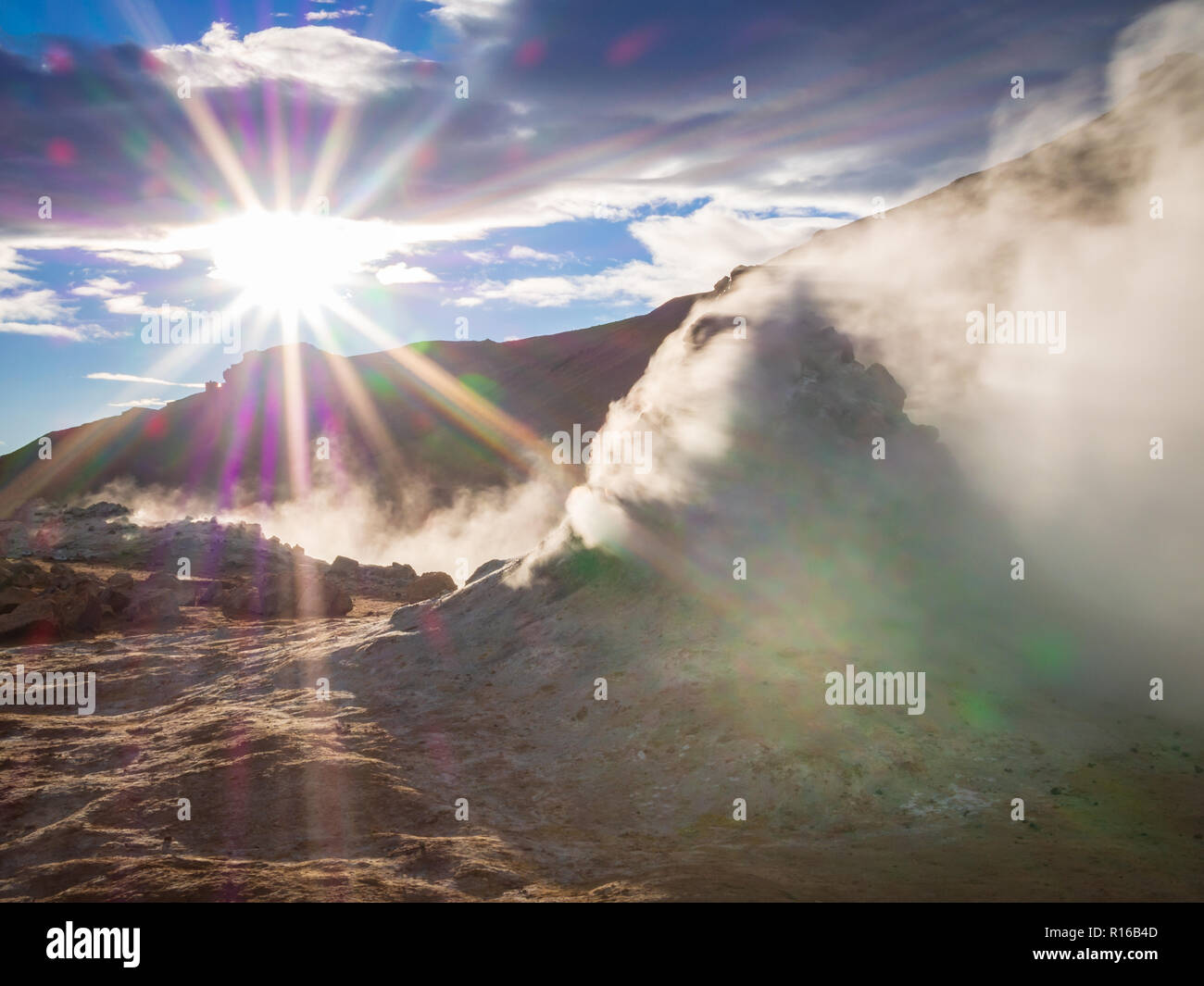 Soleil dans le domaine de l'énergie géothermique, l'Islande Hverir Banque D'Images