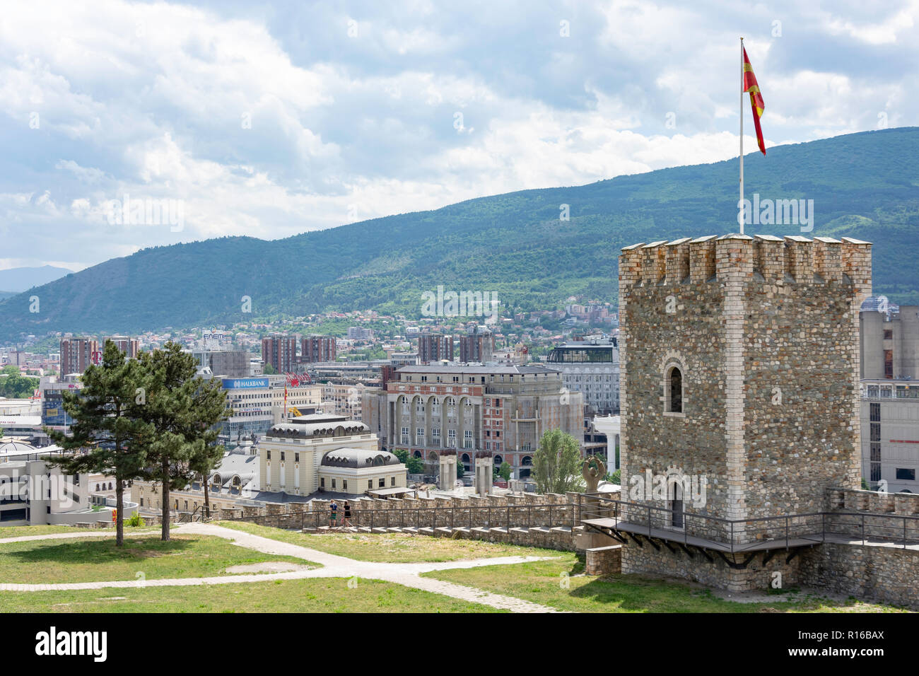Vue sur la ville à partir de la forteresse de Kale, Skopje, Skopje, République de Macédoine du Nord Banque D'Images