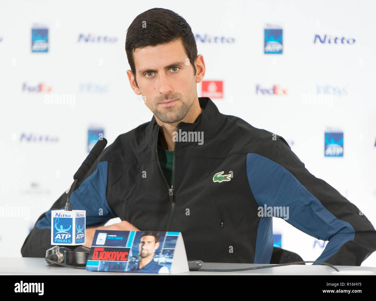 O2, Londres, Royaume-Uni. 9 novembre, 2018. Top 8 joueurs de mens rencontrez le support avant le début du tournoi de 8 jours à l'O2 Arena de Londres. Novak Djokovic (SRB), numéro 1 mondial. Credit : Malcolm Park/Alamy Live News. Banque D'Images