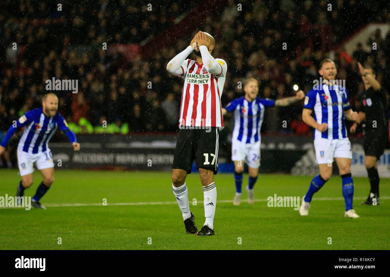 Bramall Lane, Sheffield, Royaume-Uni. Nov 9, 2018. L'EFL championnat de football, Sheffield United et Sheffield Wednesday ; David McGoldrick (17) de Sheffield United ne peux pas croire qu'il a raté une pénalité à la 14ème minute : Action Crédit Plus Sport/Alamy Live News Banque D'Images