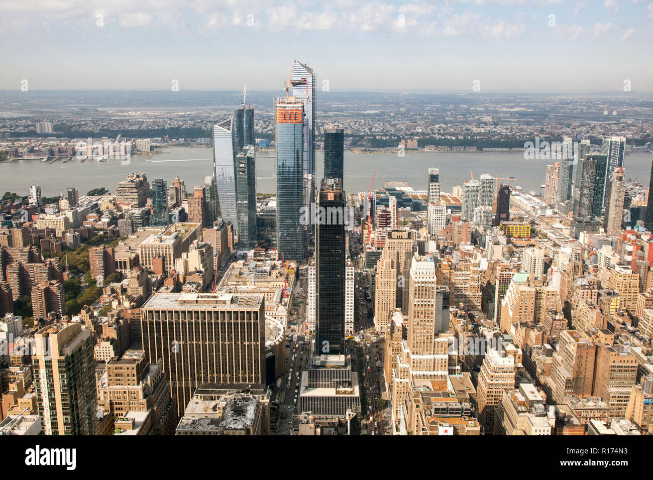 Vue depuis l'Empire State Building, Manhattan, New York City, États-Unis d'Amérique. Banque D'Images