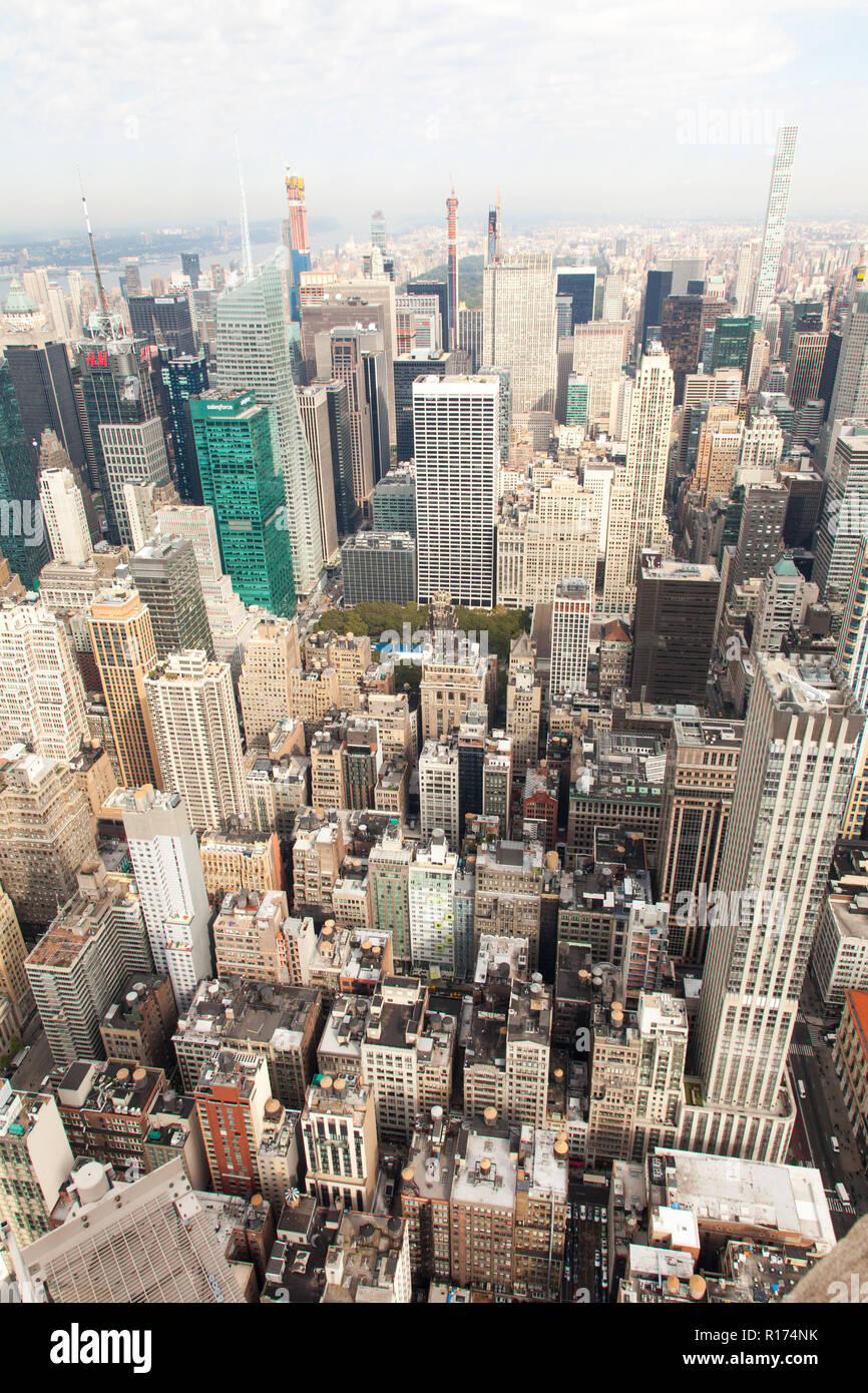 Vue depuis l'Empire State Building, Manhattan, New York City, États-Unis d'Amérique. Banque D'Images