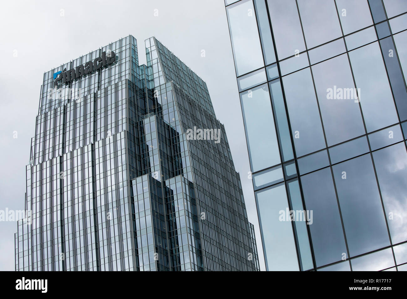 Un logo affiche à l'extérieur du siège de Pinnacle Partenaires Financiers à Nashville, Tennessee, le 9 octobre 2018. Banque D'Images