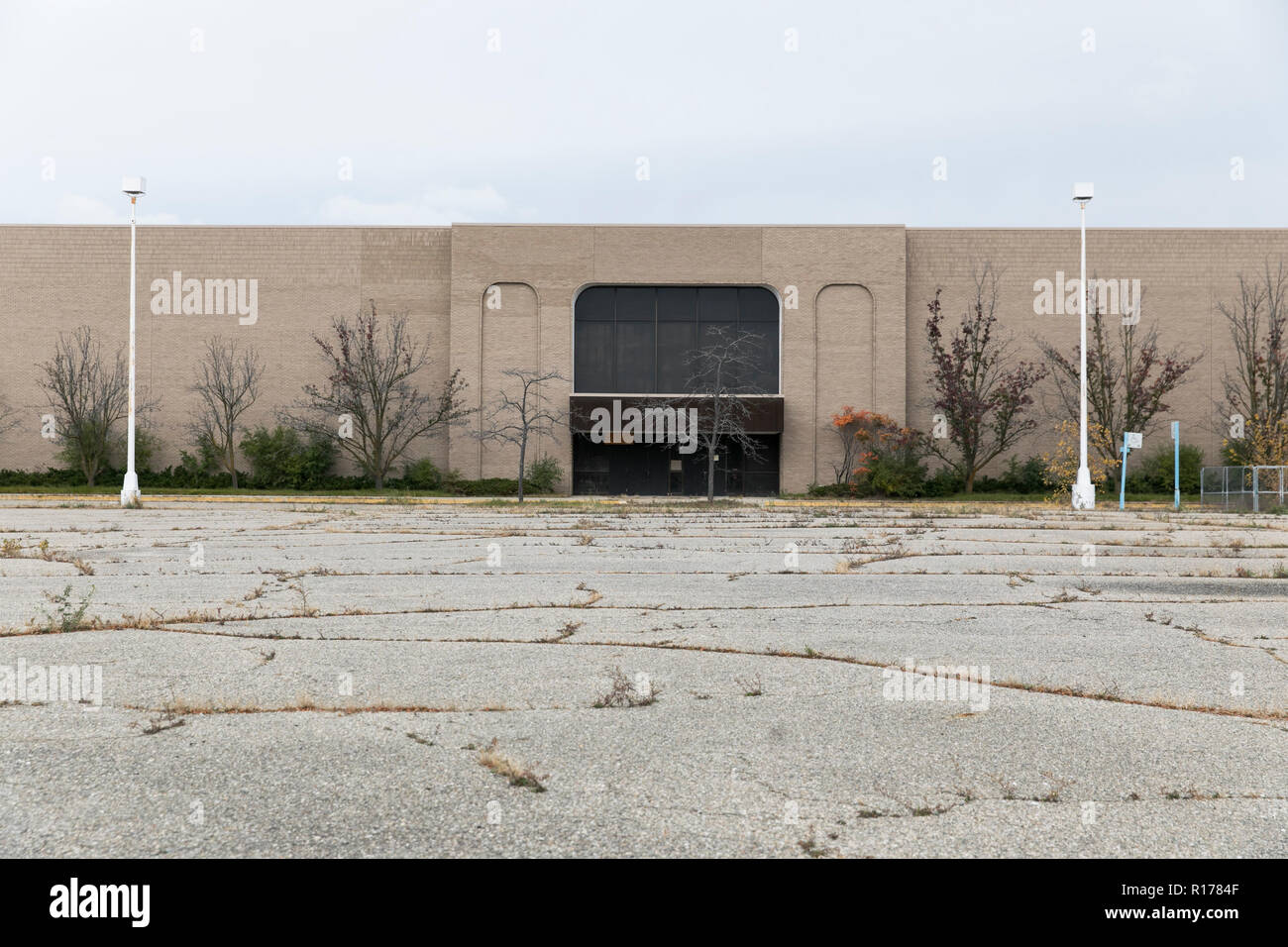 Une devanture abandonnée à la maintenant fermée Point Summit Mall à Waterford Township, Michigan le 26 octobre 2018. Banque D'Images