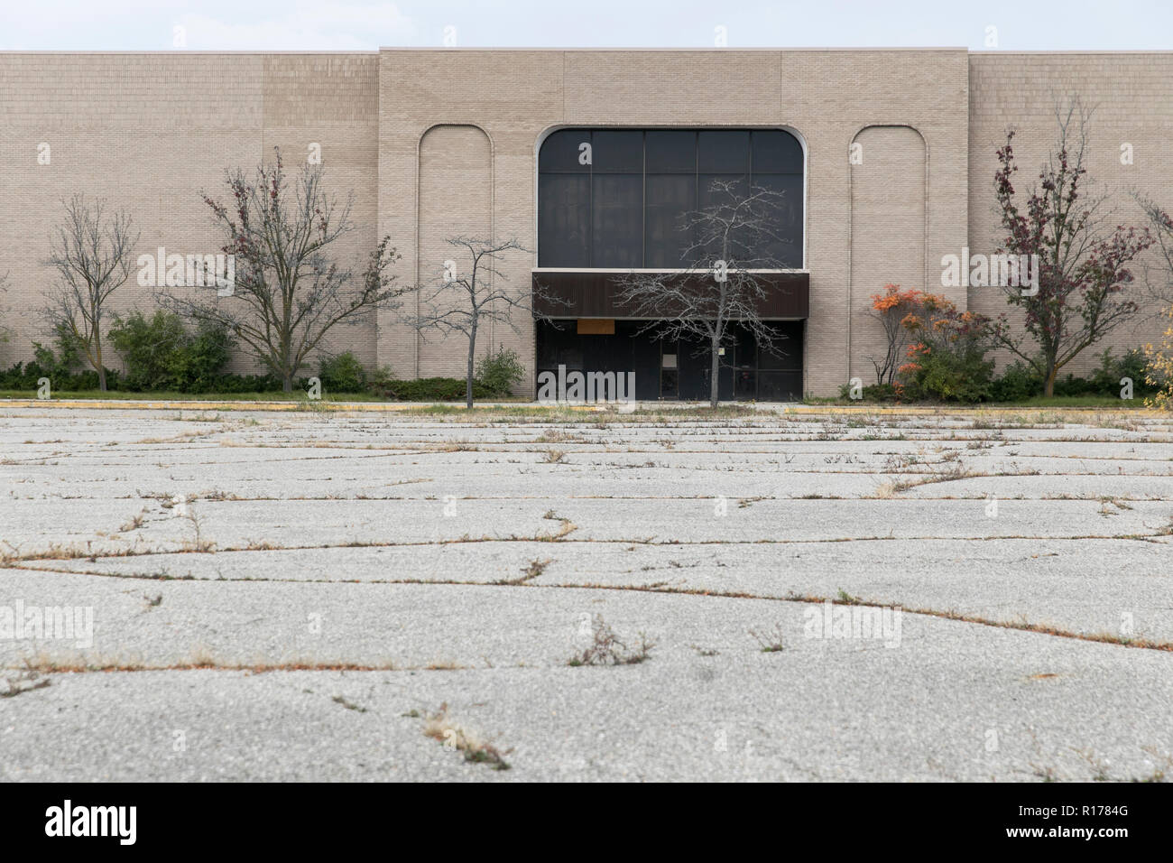 Une devanture abandonnée à la maintenant fermée Point Summit Mall à Waterford Township, Michigan le 26 octobre 2018. Banque D'Images