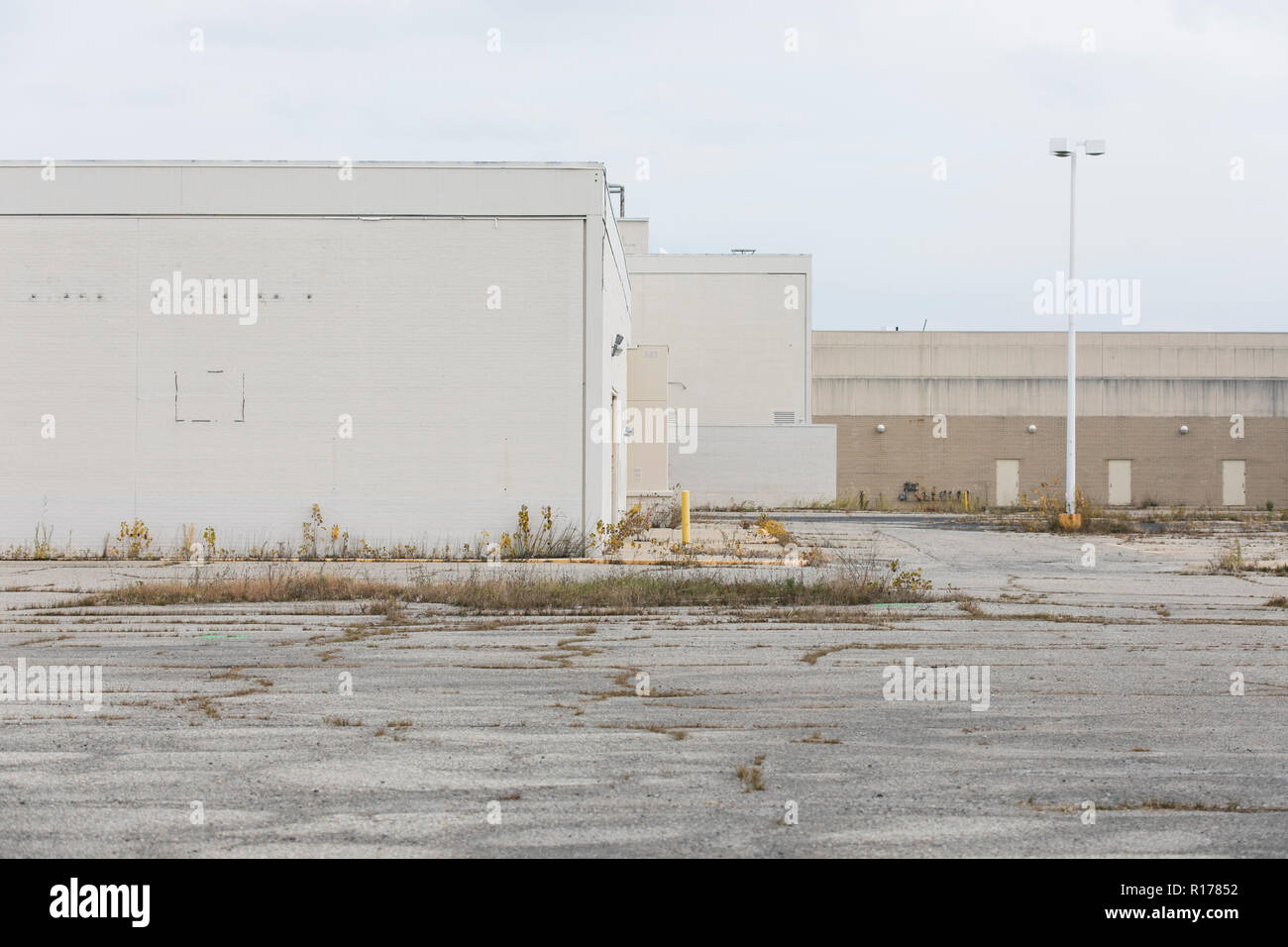 Une devanture abandonnée à la maintenant fermée Point Summit Mall à Waterford Township, Michigan le 26 octobre 2018. Banque D'Images