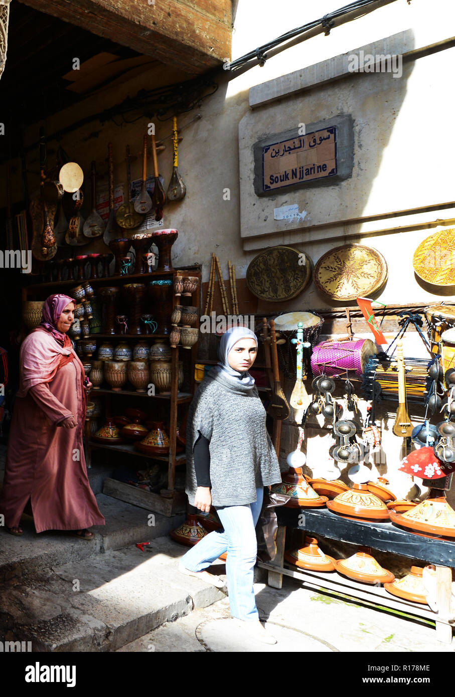 Nejjarine souk à Fès, Maroc. Banque D'Images