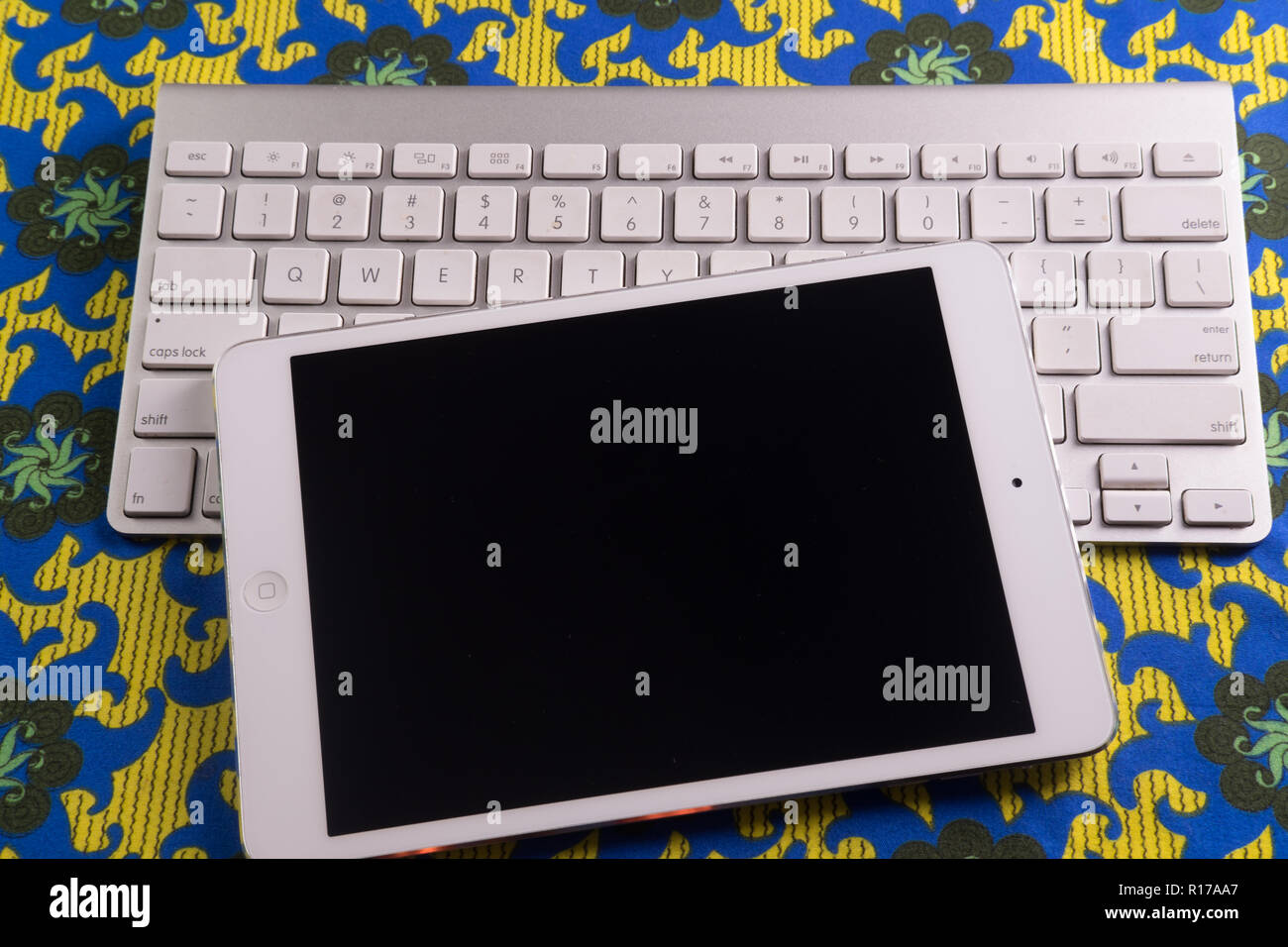Clavier, tablette sur tissu d'Ankara Banque D'Images