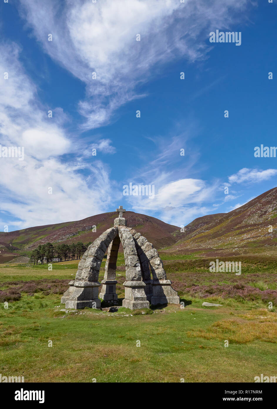 Victoria est bien dans l'Angus Glens à Glen marque sur une belle après-midi ensoleillée, un monument commémorant la visite de la Reine en 1861, l'Écosse. Banque D'Images