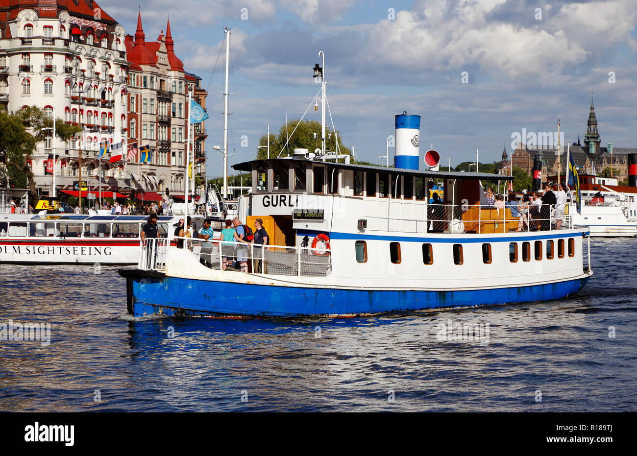 Stockholm, Suède - le 10 juillet 2016 : voile Gurli Housse en service sur la ligne 80 pour le plus grand public de Stockholm, SL, transport le Nybrop arrivant Banque D'Images