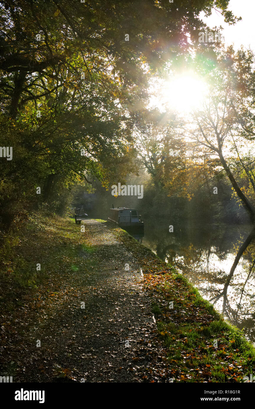 Le Grand Union canal, à Stoke Bruerne. Banque D'Images
