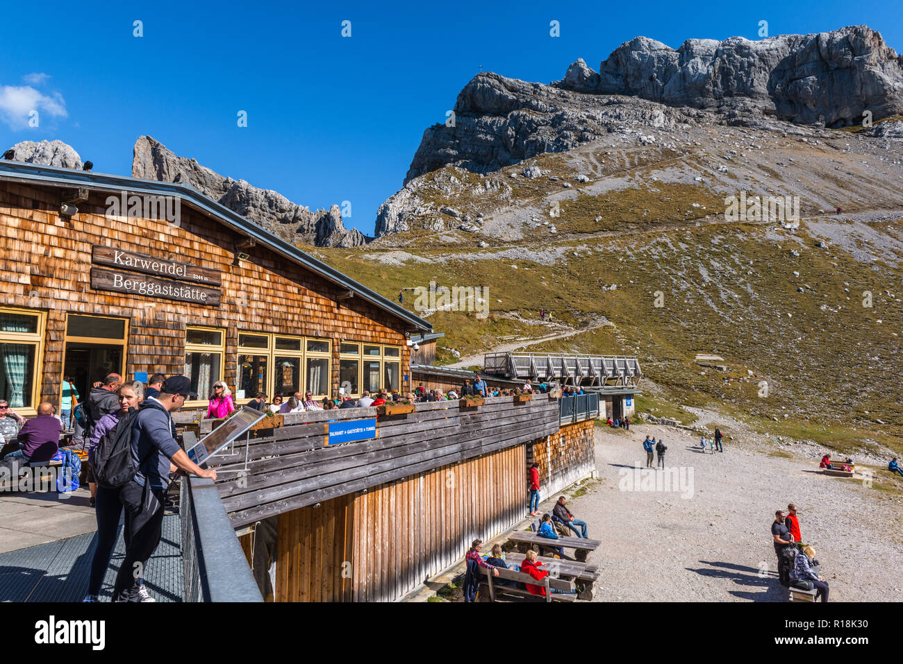 Restaurant, Passamani Panoramaweg ou Passamani, sentier de randonnée, Karwendelbahn Karwendelgebirge ou montagnes du Karwendel, les Alpes, Bavière, Allemagne Banque D'Images