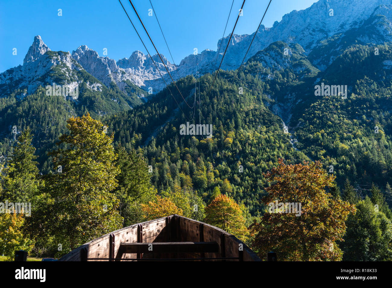 La station de la vallée, ou le téléphérique Karwendelbahn Karwendel, Mittenwald, Karwendelgebirge ou montagnes du Karwendel, les Alpes, Bavaria, Germany, Europe Banque D'Images