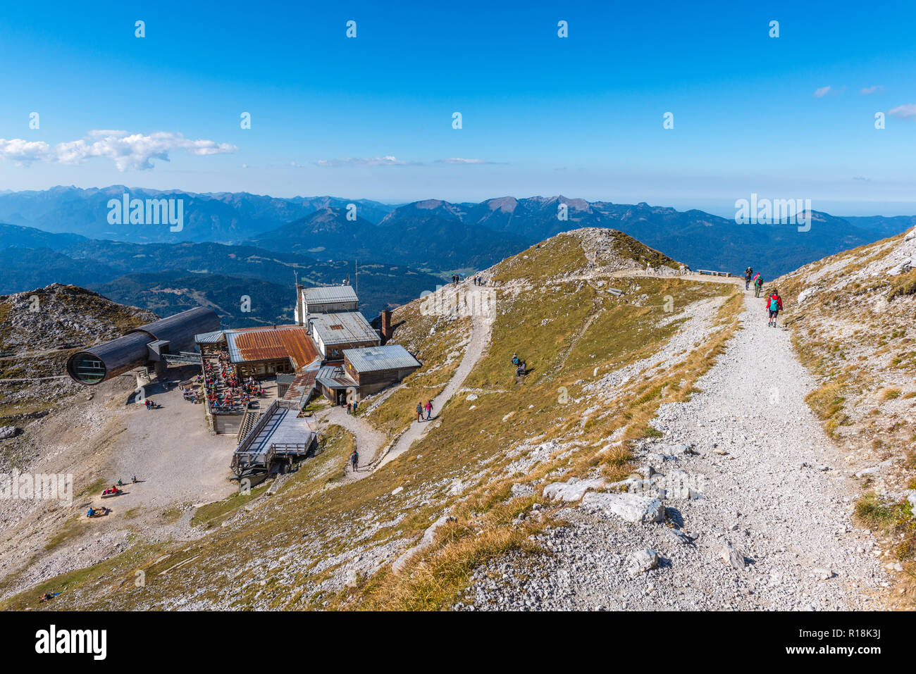 Panoramaweg Passamani Passamani ou sentier de randonnée, Karwendelbahn, Mittenwald, Karwendelgebirge ou montagnes du Karwendel, les Alpes, Bavière, Allemagne Banque D'Images