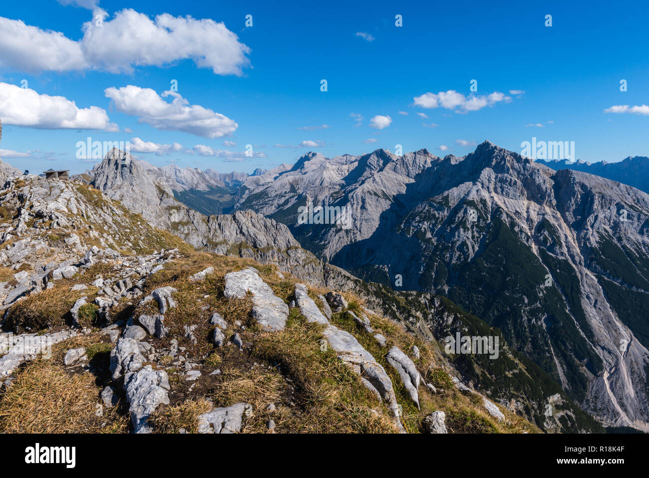 Panoramaweg Passamani Passamani ou sentier de randonnée, Karwendelbahn, Mittenwald, Karwendelgebirge ou montagnes du Karwendel, les Alpes, Bavière, Allemagne Banque D'Images