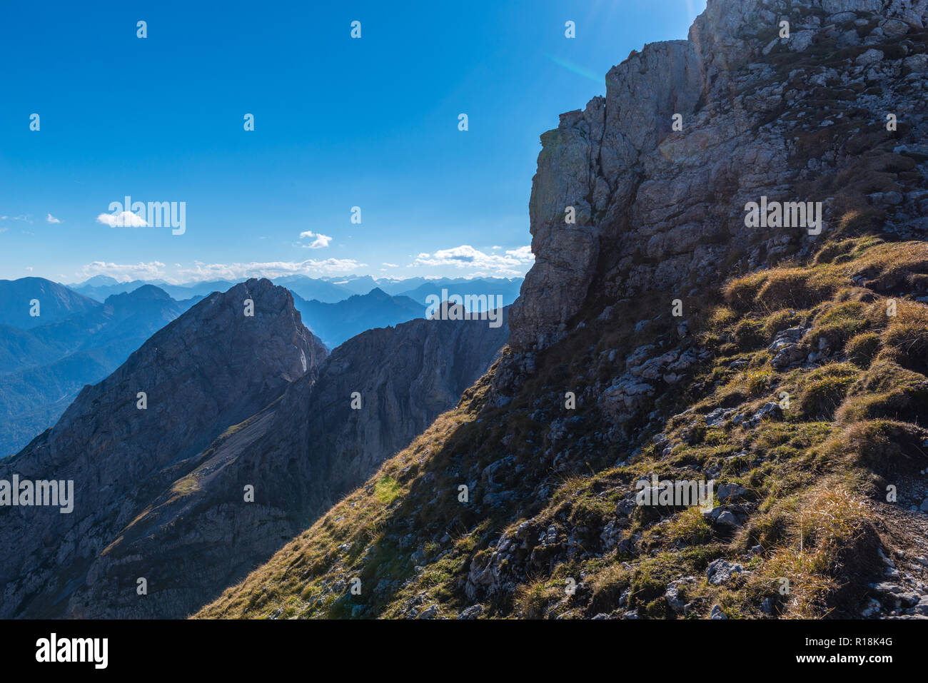 Panoramaweg Passamani Passamani ou sentier de randonnée, Karwendelbahn, Mittenwald, Karwendelgebirge ou montagnes du Karwendel, les Alpes, Bavière, Allemagne Banque D'Images