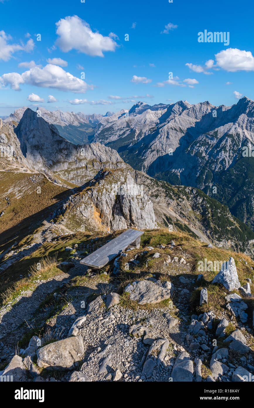 Panoramaweg Passamani Passamani ou sentier de randonnée, Karwendelbahn, Mittenwald, Karwendelgebirge ou montagnes du Karwendel, les Alpes, Bavière, Allemagne Banque D'Images