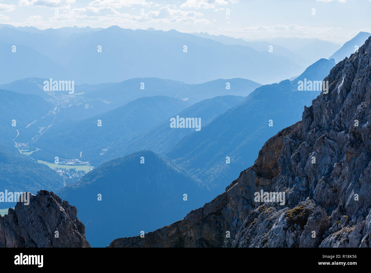 Panoramaweg Passamani Passamani ou sentier de randonnée, Karwendelbahn, Mittenwald, Karwendelgebirge ou montagnes du Karwendel, les Alpes, Bavière, Allemagne Banque D'Images