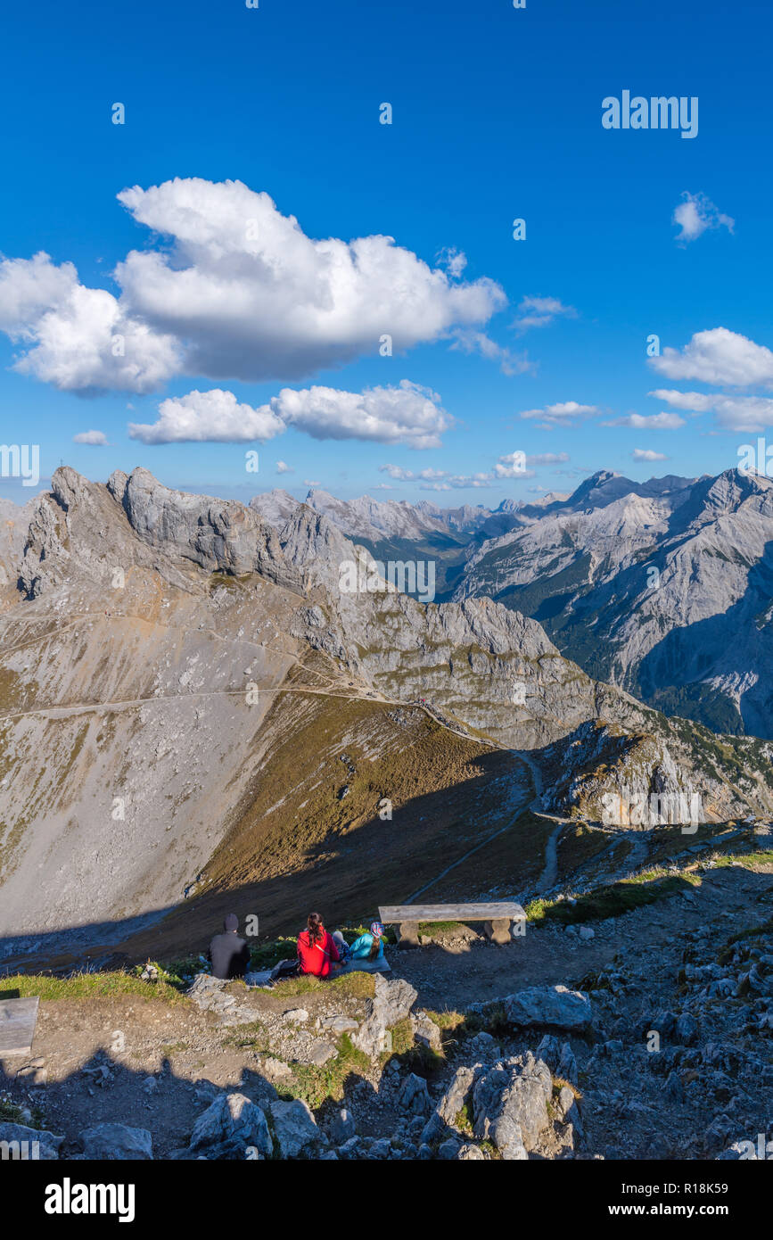 Panoramaweg Passamani Passamani ou sentier de randonnée, Karwendelbahn, Mittenwald, Karwendelgebirge ou montagnes du Karwendel, les Alpes, Bavière, Allemagne Banque D'Images