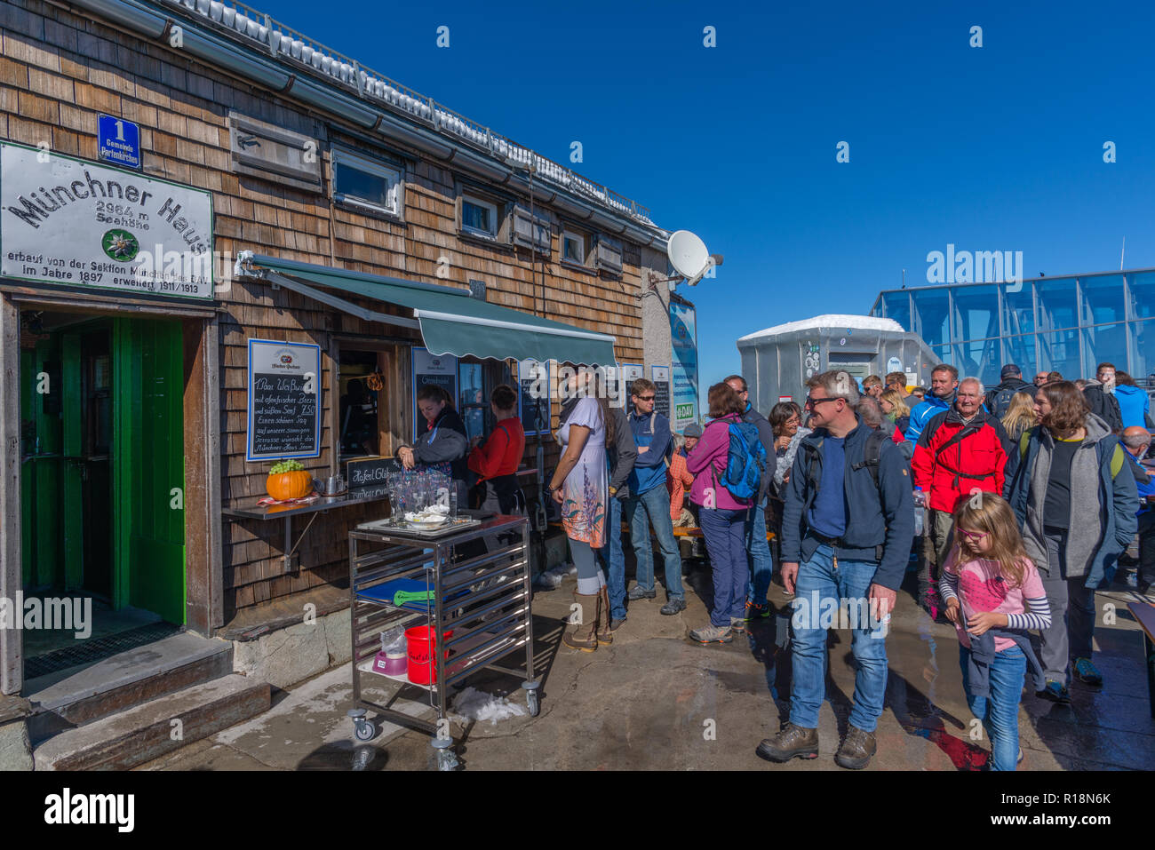 Münchener Haus, Zugsptize, plus haut sommet, Garmisch-Partenkirchen, Wetterstein Gebirge ou du Wetterstein, dans les Alpes, Bavaria, Germany, Europe Banque D'Images