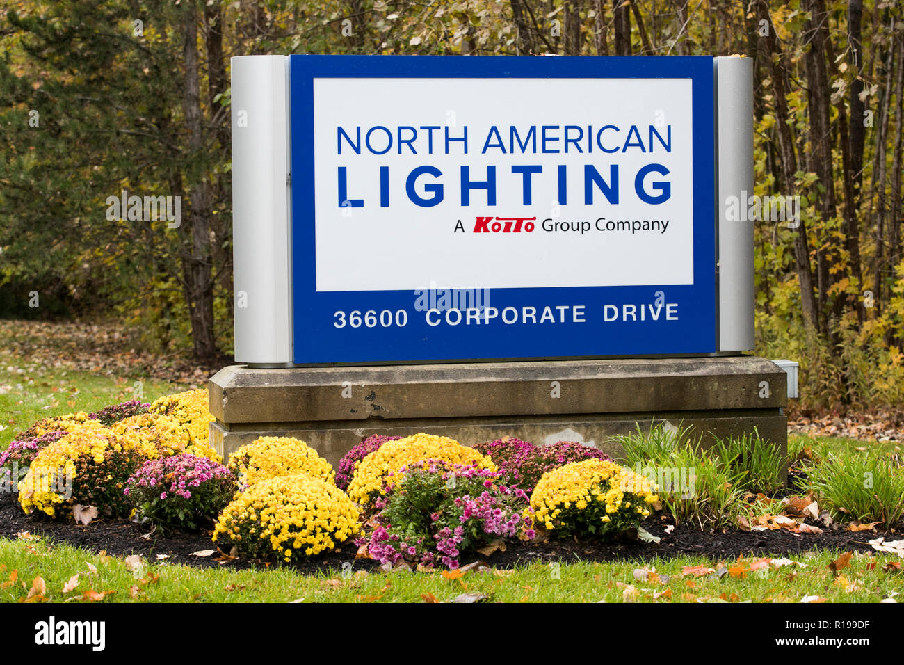 Un logo affiche à l'extérieur d'un établissement occupé par l'éclairage de l'Amérique du Nord dans la région de Farmington Hills, Michigan, le 27 octobre 2018. Banque D'Images