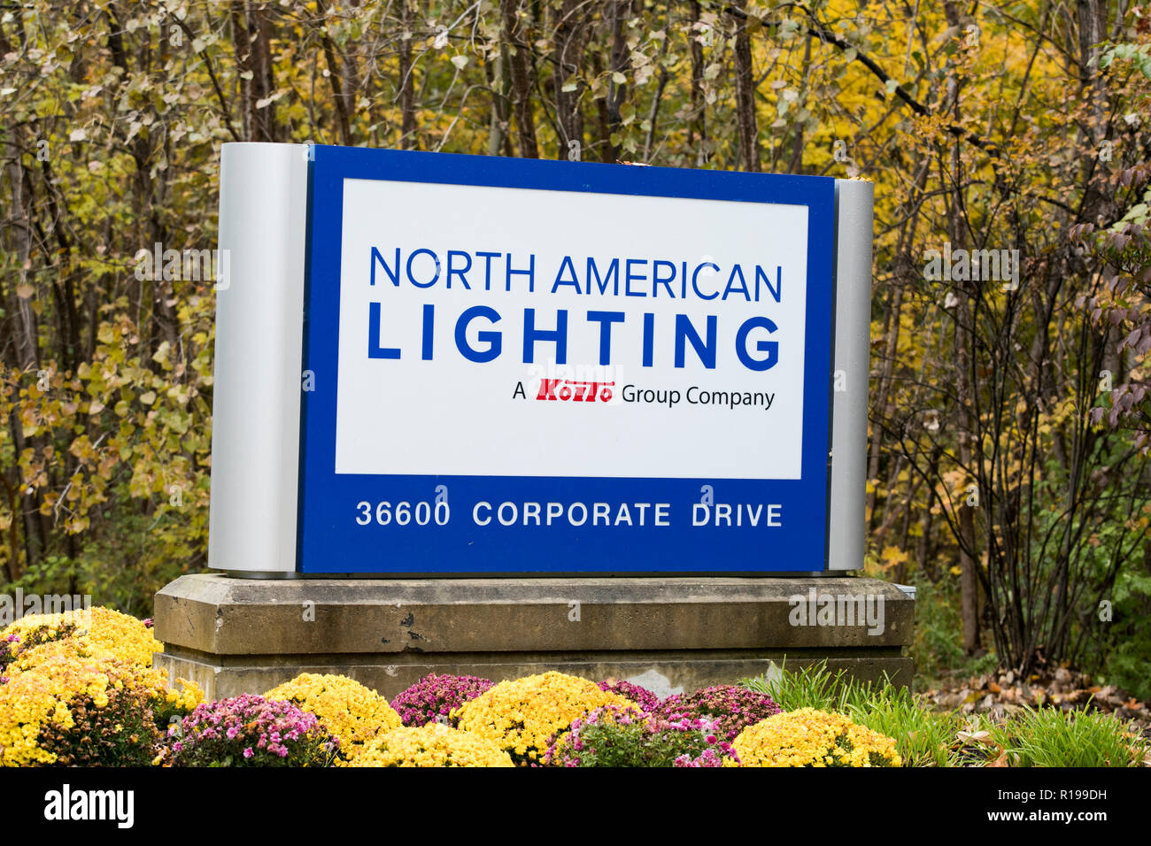 Un logo affiche à l'extérieur d'un établissement occupé par l'éclairage de l'Amérique du Nord dans la région de Farmington Hills, Michigan, le 27 octobre 2018. Banque D'Images