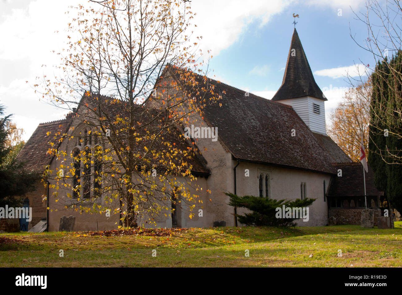 St James Church, Elstead, automne, Surrey, Angleterre Banque D'Images
