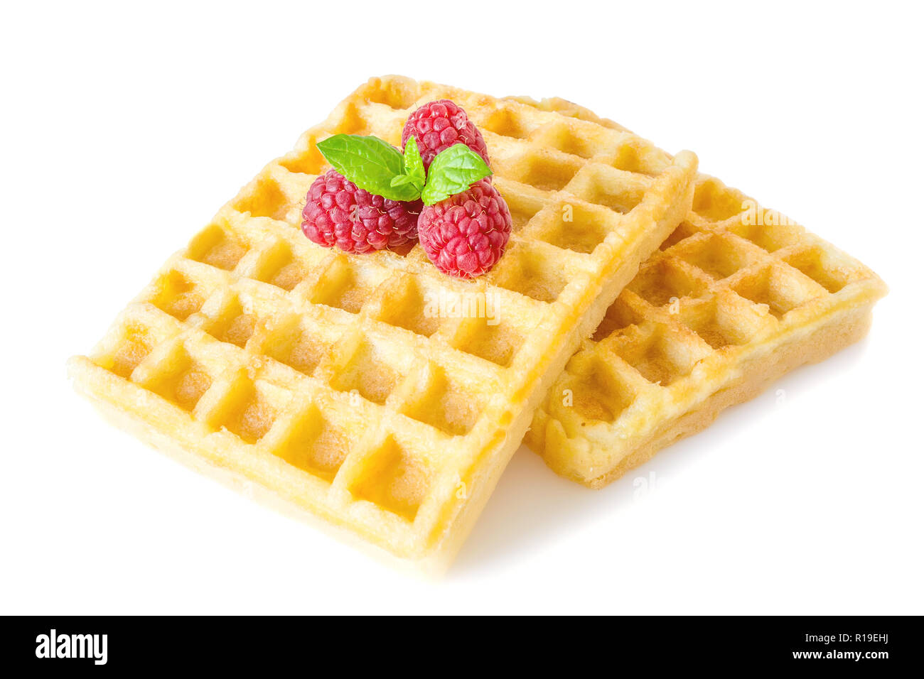 Un petit-déjeuner sucré gaufres toasts avec les framboises et avec feuille de menthe feuilles macro close-up isolé sur fond blanc Banque D'Images