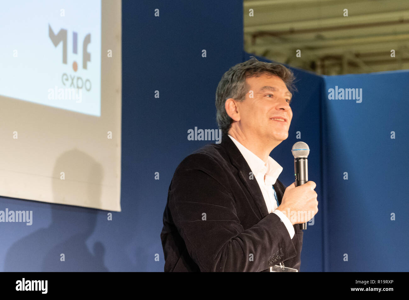 Paris, France. 10 novembre 2018. Arnaud Montebourg, ancien Ministre français de renouveau industriel, parle de la mondialisation et de la politique économique au cours de la journée d'ouverture du MIF Expo, un salon commercial pour les produits fabriqués en France. L'exposition est ouverte du 10 au 12 novembre. © David Bertho / Alamy Live News Banque D'Images