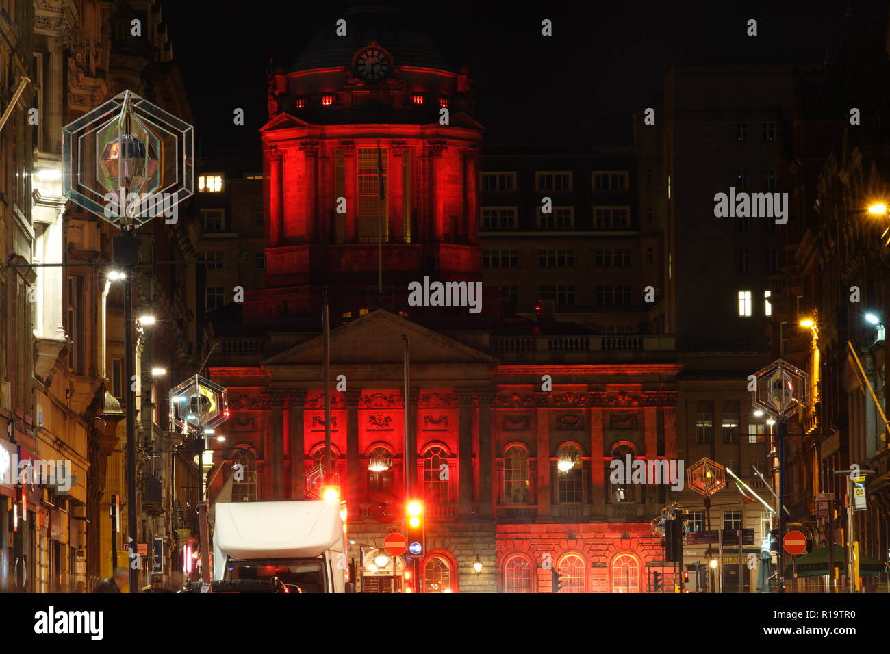 Liverpool, Royaume-Uni. 10 novembre 2018. Liverpool Town Hall illuminée en rouge avant le jour du Souvenir. Liverpool UK. Credit : Ken Biggs/Alamy Live News. Banque D'Images