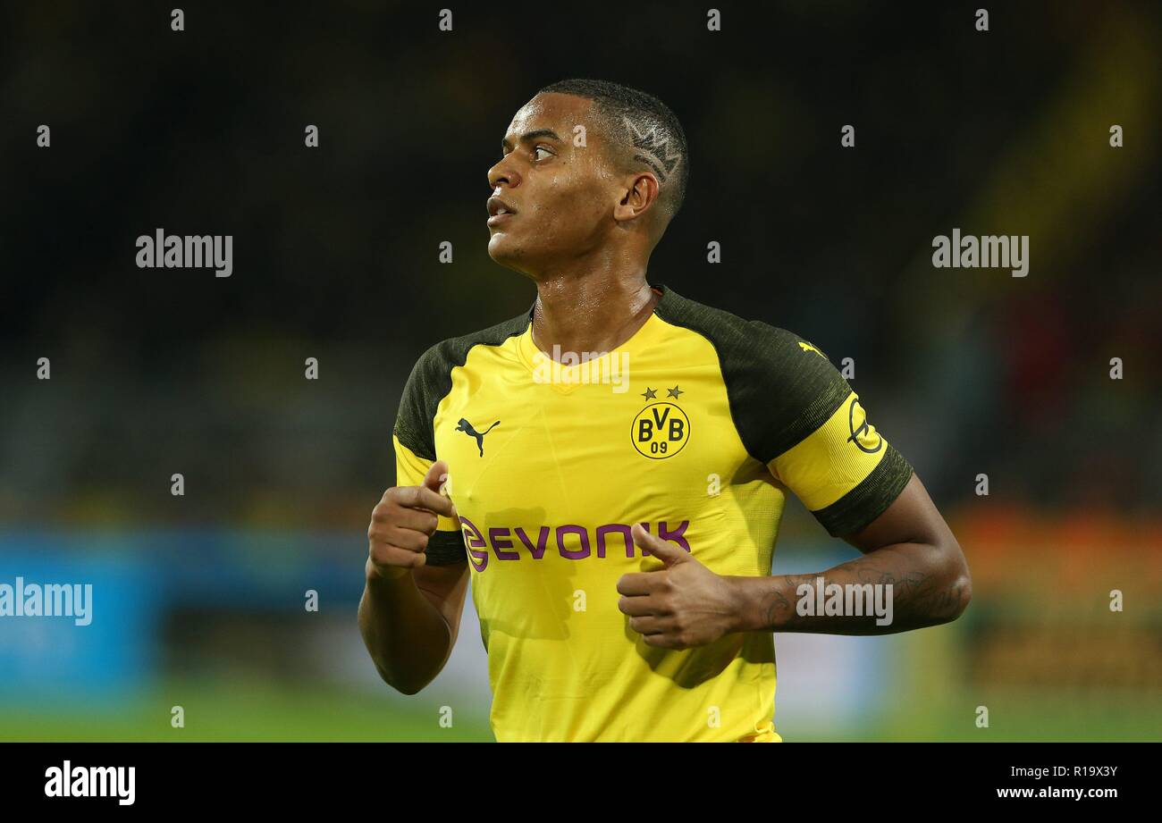 Dortmund, Allemagne. 10 Nov, 2018. firo : 10.11.2018, Football, 1.Bundesliga, la saison 2018/2019, BVB, Borussia Dortmund - Bayern Munich AKANJI, BVB avec couronne dans les cheveux rasés | Conditions de crédit dans le monde entier : dpa/Alamy Live News Banque D'Images