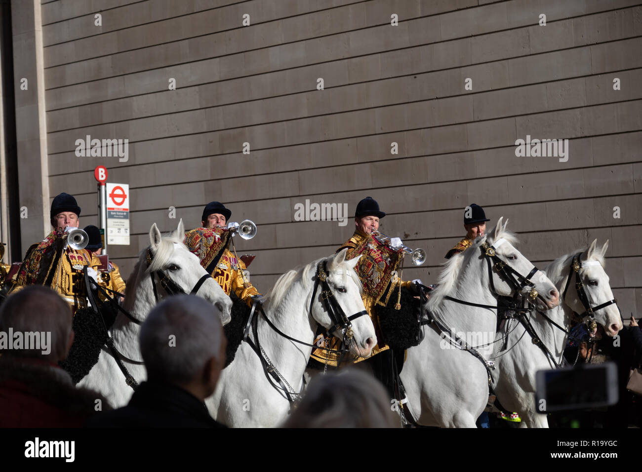 Londres, Royaume-Uni. 10 Nov, 2018. La procession pour le Seigneur Mayor's spectacle marque l'assermentation du nouveau maire de Londres. Cette année, c'est Peter Estlin qui devient le 691ème Maire : Crédit photographique à vue/Alamy Live News Banque D'Images