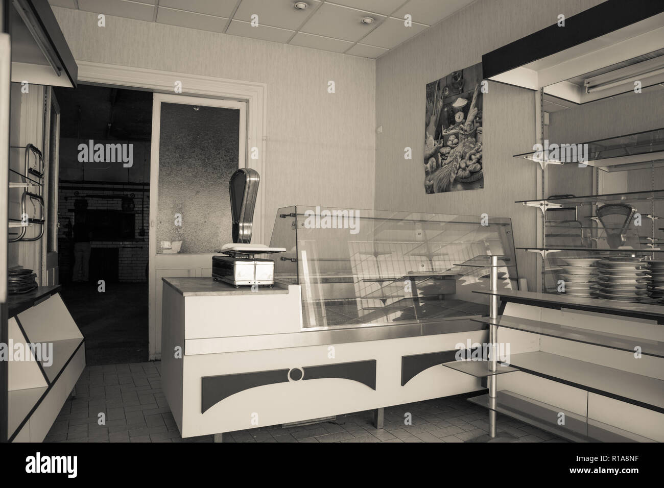 Ancienne boulangerie fermée et abandonnée dans un village Banque D'Images