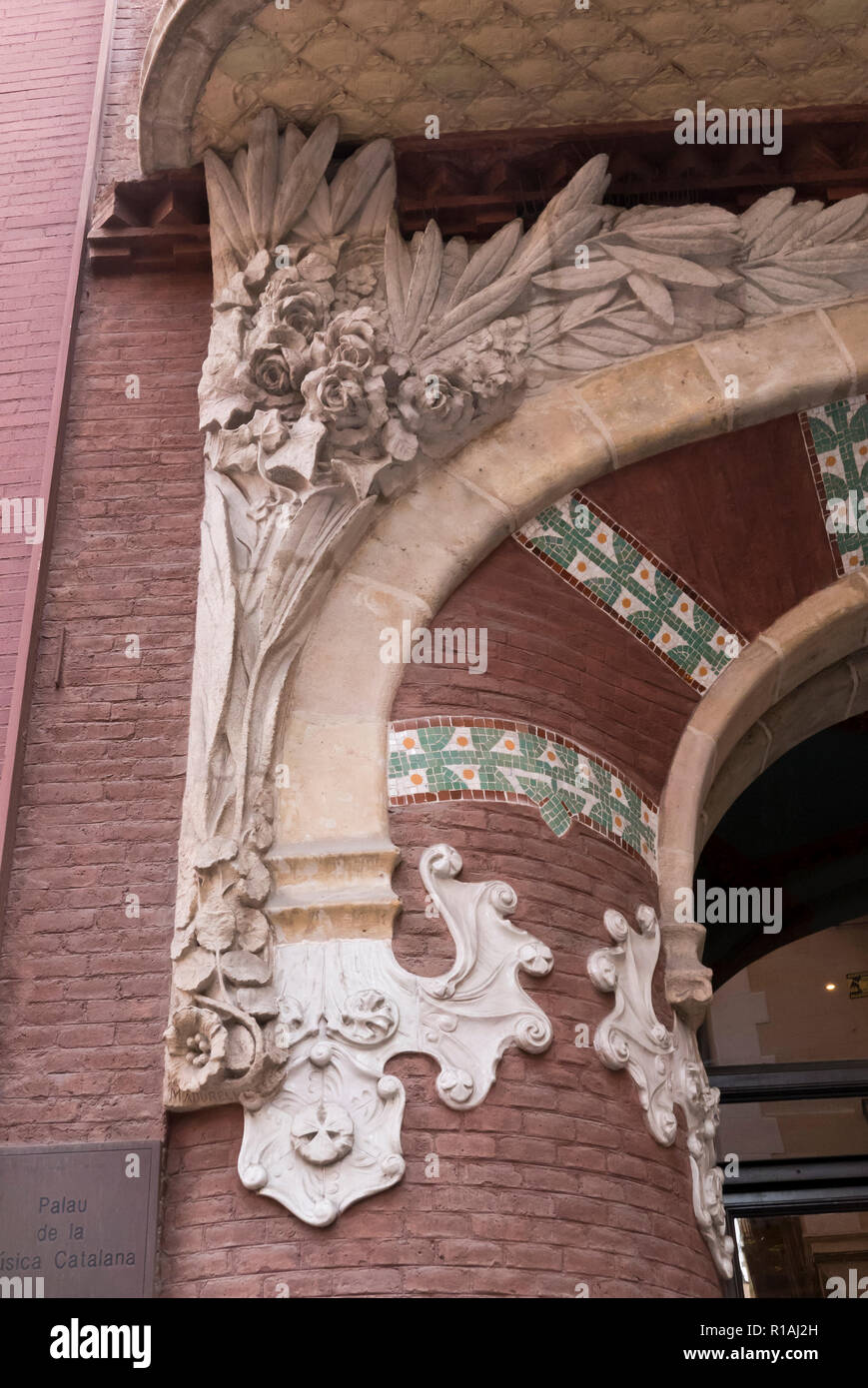 Décorations en pierre classique sur le mur extérieur de la Palau de la Musica, Barcelone, Espagne Banque D'Images