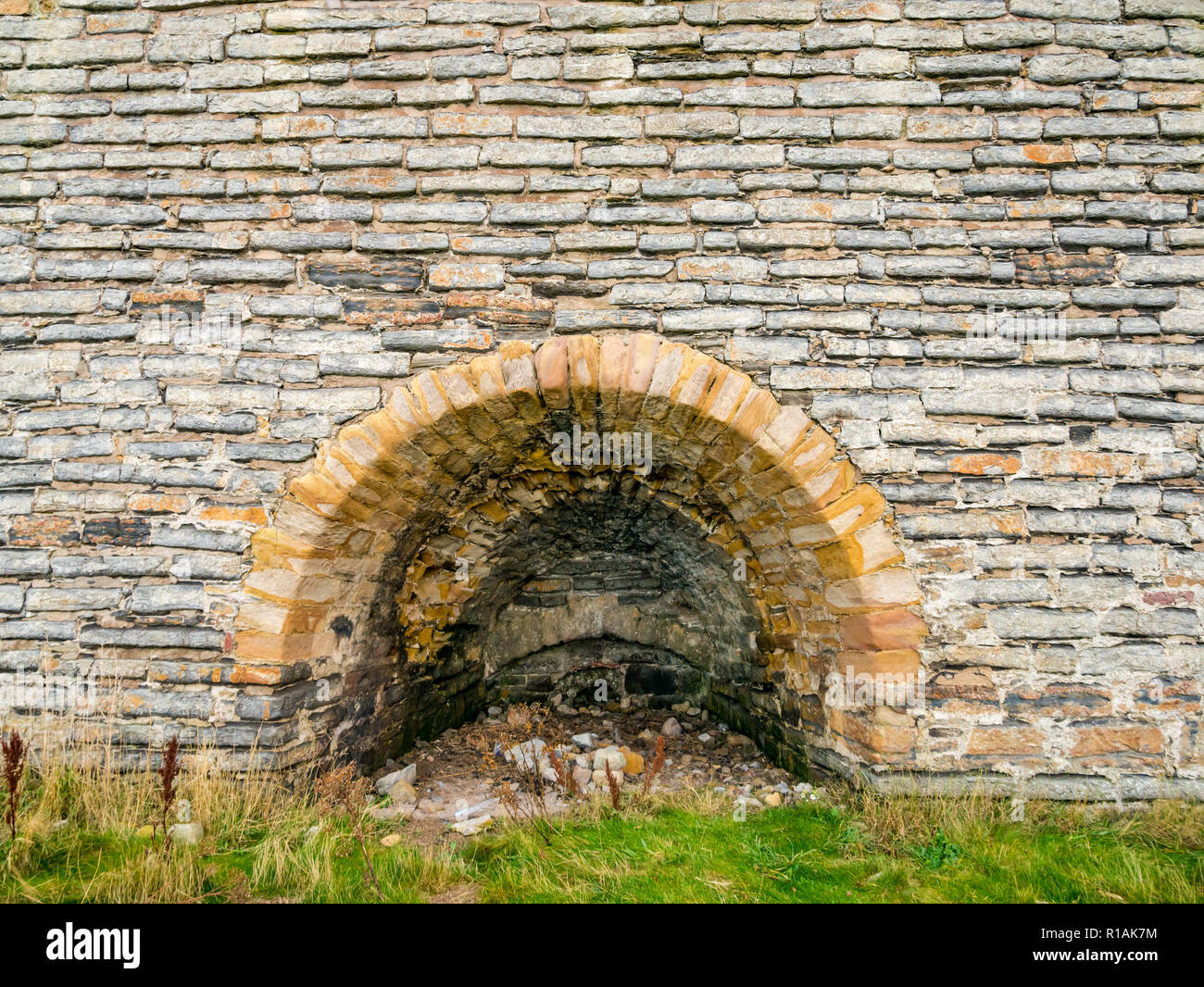 Gros plan de l'arche de feu de l'ancien limekiln, East Lothian, Écosse, Royaume-Uni Banque D'Images
