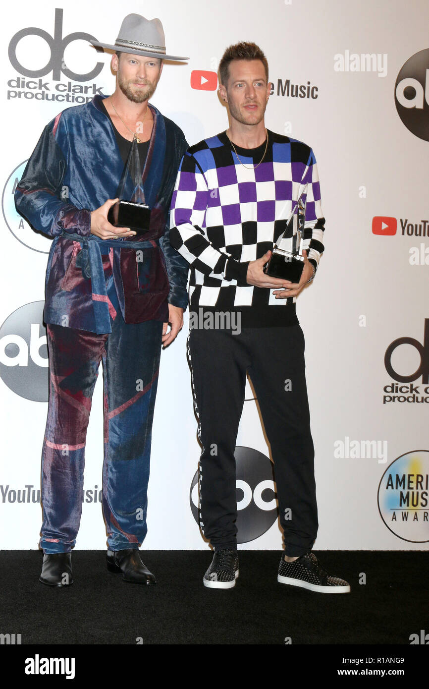 2018 American Music Awards Press Room le théâtre de Microsoft le 9 octobre 2018 à Los Angeles, CA avec : Brian Kelley, Tyler Hubbard Où : Los Angeles, California, United States Quand : 10 Oct 2018 Credit : Nicky Nelson/WENN.com Banque D'Images