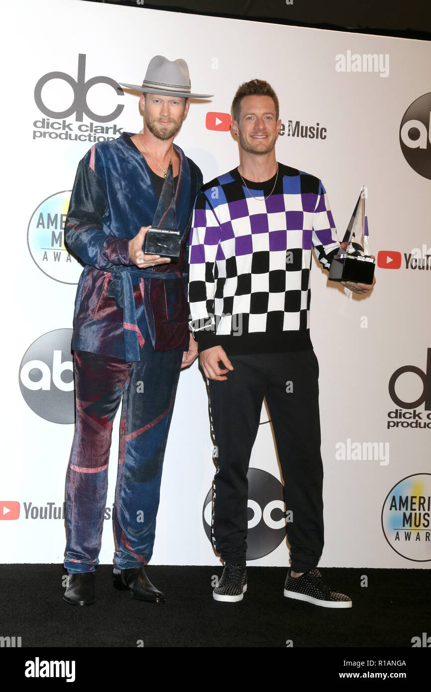 2018 American Music Awards Press Room le théâtre de Microsoft le 9 octobre 2018 à Los Angeles, CA avec : Brian Kelley, Tyler Hubbard Où : Los Angeles, California, United States Quand : 10 Oct 2018 Credit : Nicky Nelson/WENN.com Banque D'Images
